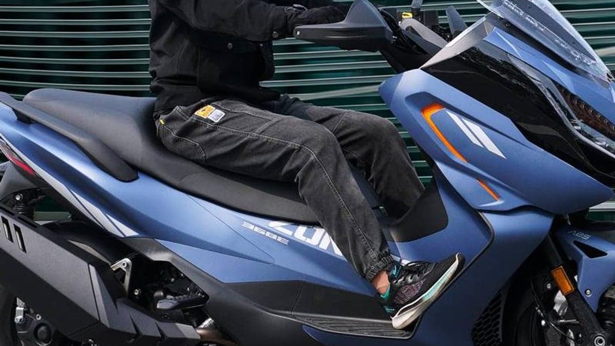 Cómo modificar el asiento de la Voge 525DSX para pilotos altos (+180 cm): rebaje de riñonera